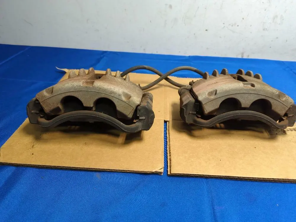 1999-04 Ford Mustang Gt V8 Front Brake Calipers Pair 170 1