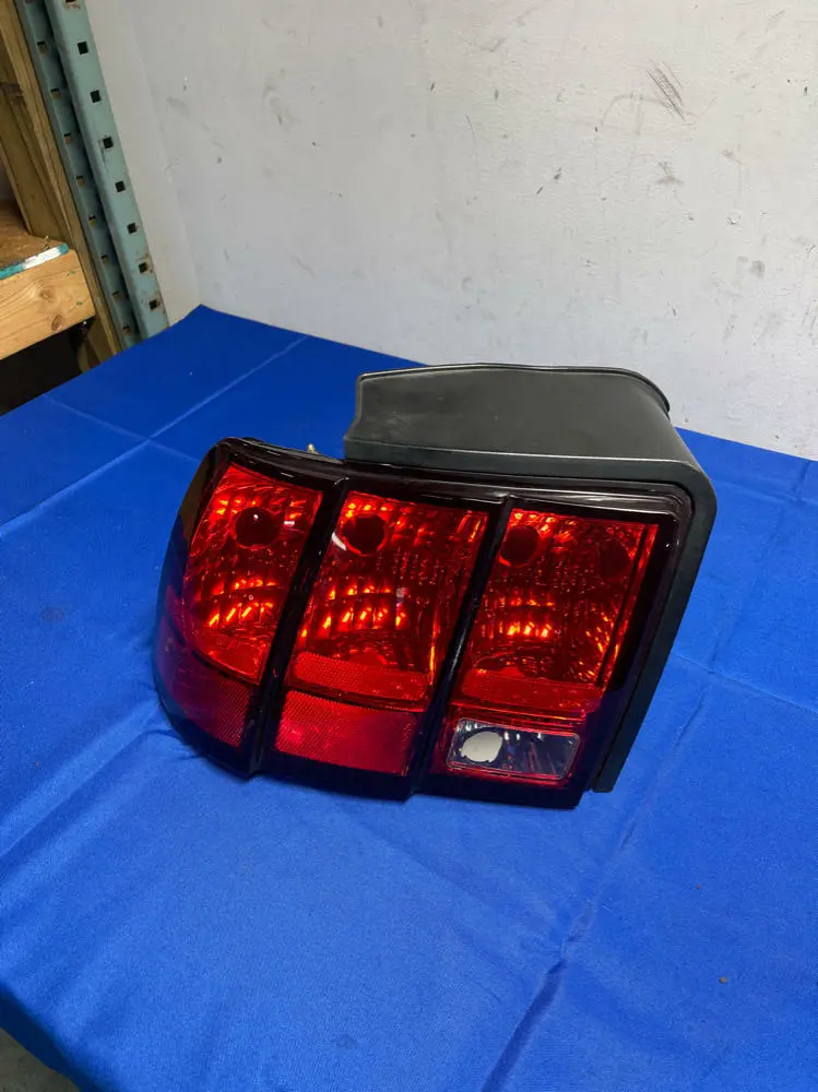 2003-04 Ford Mustang Svt Cobra Driver Tail Light 181 1