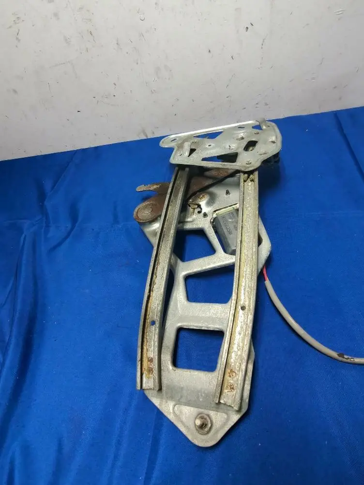 2003-04 Ford Mustang Svt Cobra Convertible Rh Passenger Rear Window Track 181 1