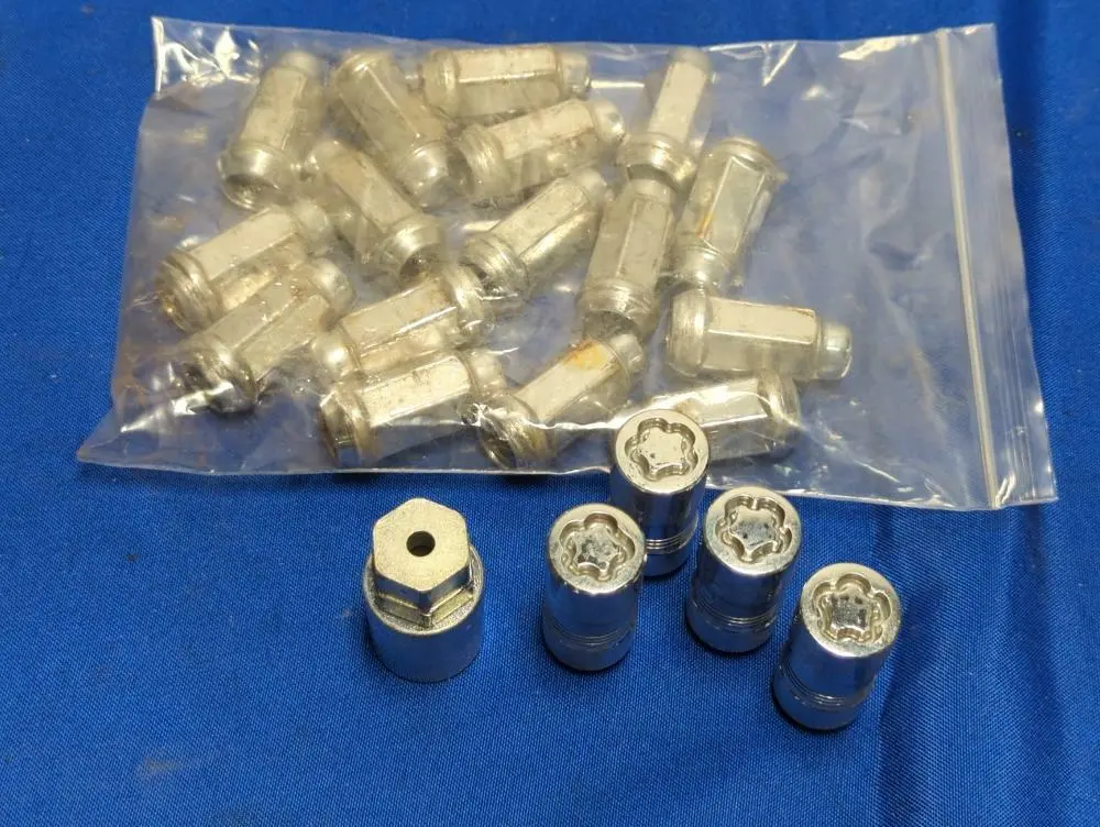 2015-17 Ford Mustang Gt 5.0 Coyote Set Of Lug Nuts 172 1