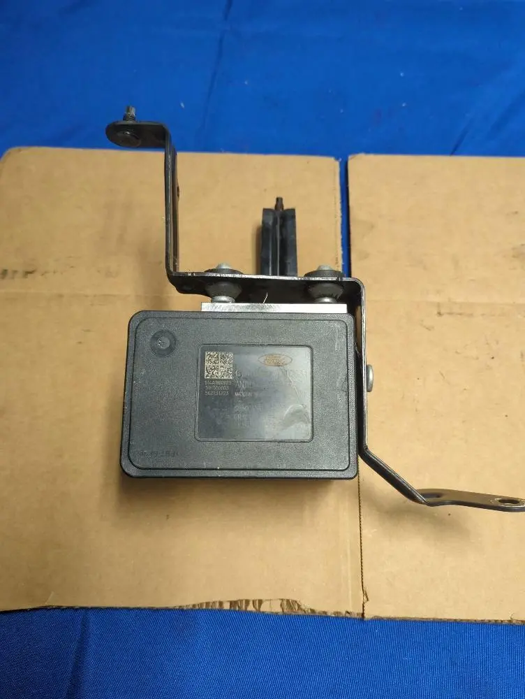 2015-17 Ford Mustang Gt 5.0 Coyote Abs Module 172 1