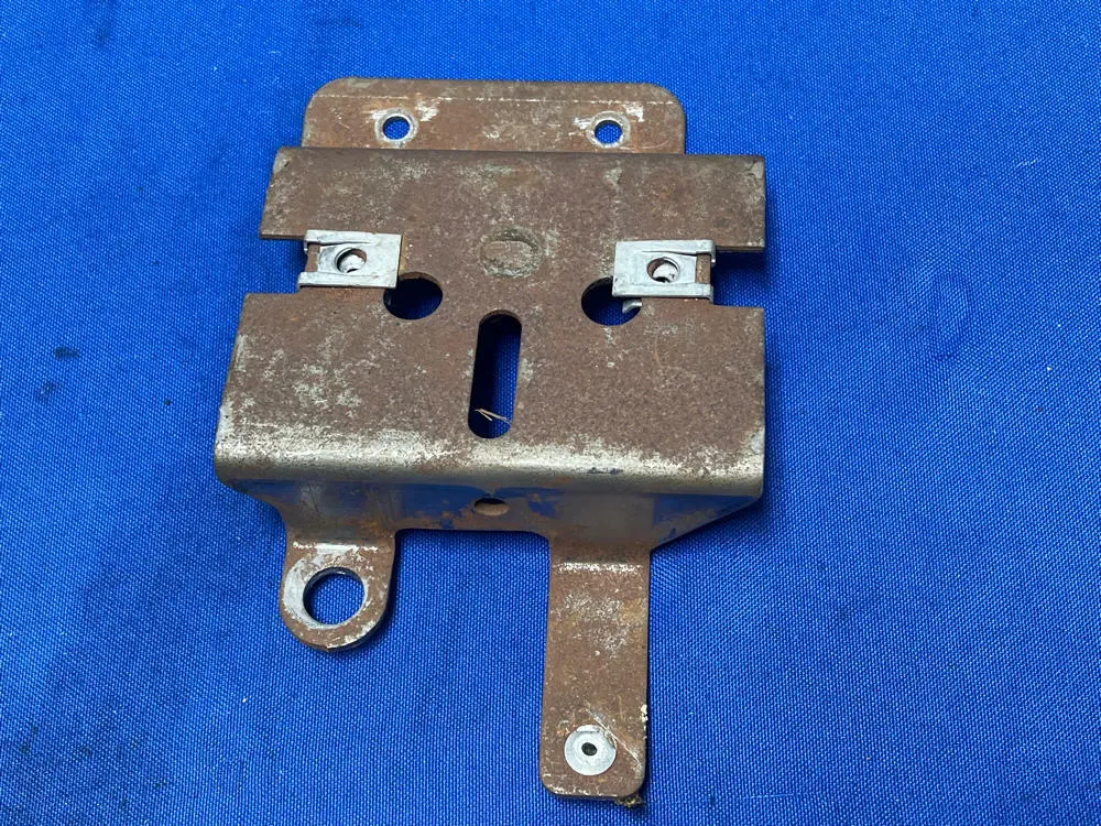 2003-04 Ford Mustang Svt Cobra Center Console Mounting Bracket 180 1