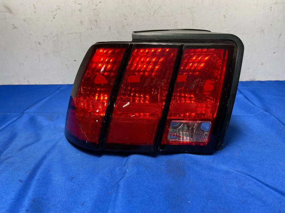 2003-04 Ford Mustang Svt Cobra Lh Drivers Tail Light 180 1