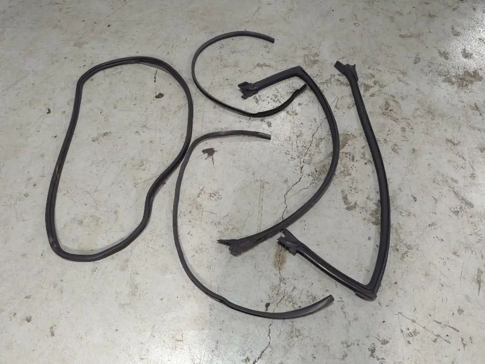 2003-04 Ford Mustang Svt Cobra Coupe Weather Stripping 180 1