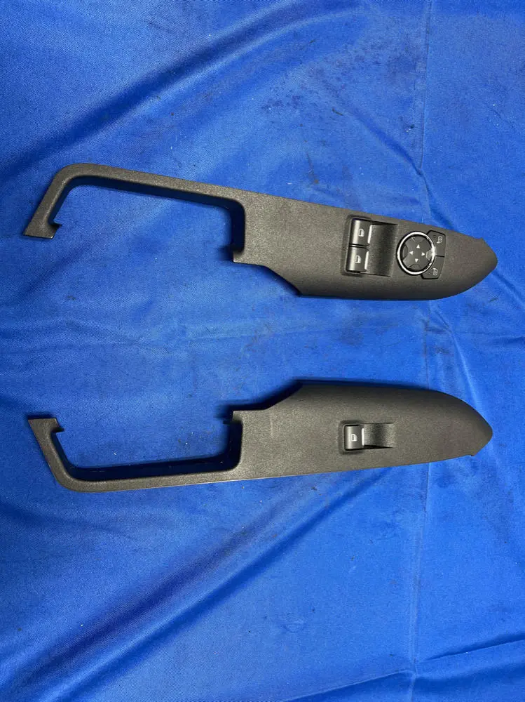 2015-17 Door Panel Window Switches & Panel 176 1