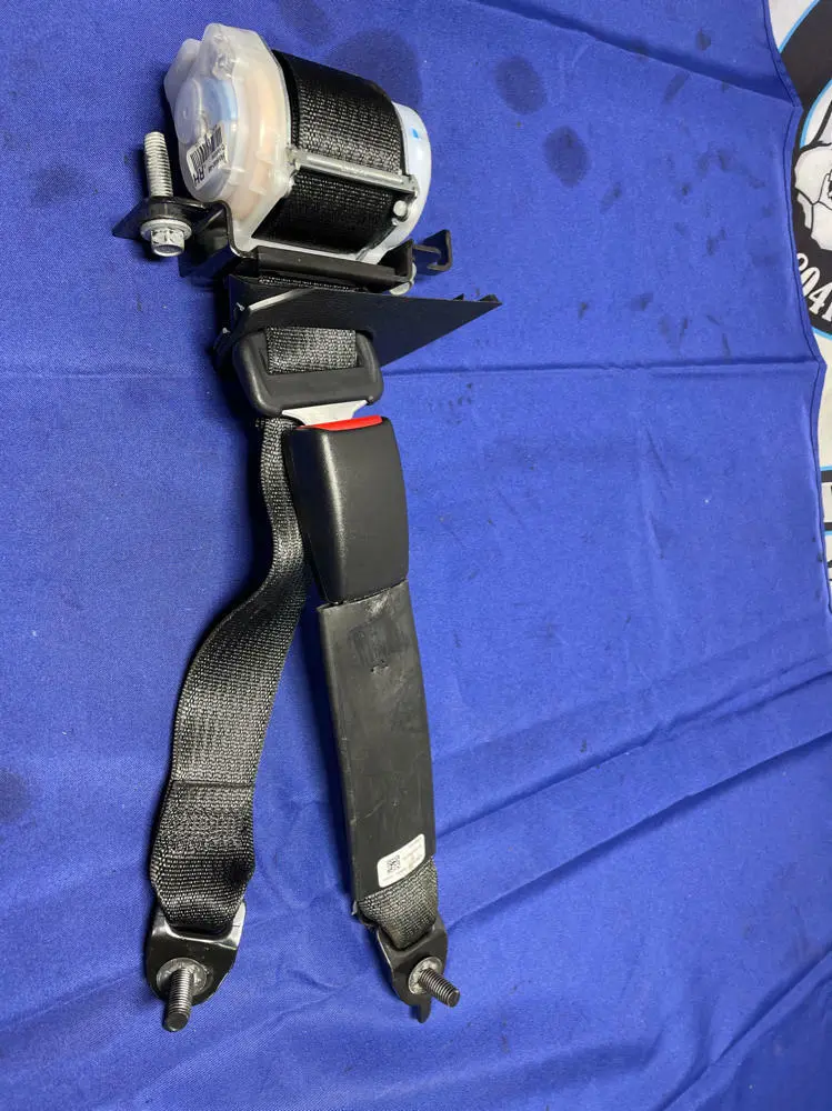2015-17 Ford Mustang Rear Rh Passenger Seat Belt 13K Miles 176 1