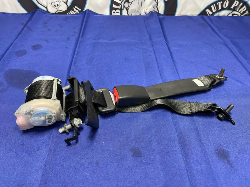 2015-17 Ford Mustang Rear Driver Lh Seatbelt 13K Miles 176 1