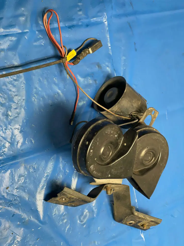 2003-04 Ford Mustang Svt Cobra Horns W/ Aftermarket Alarm 186 1