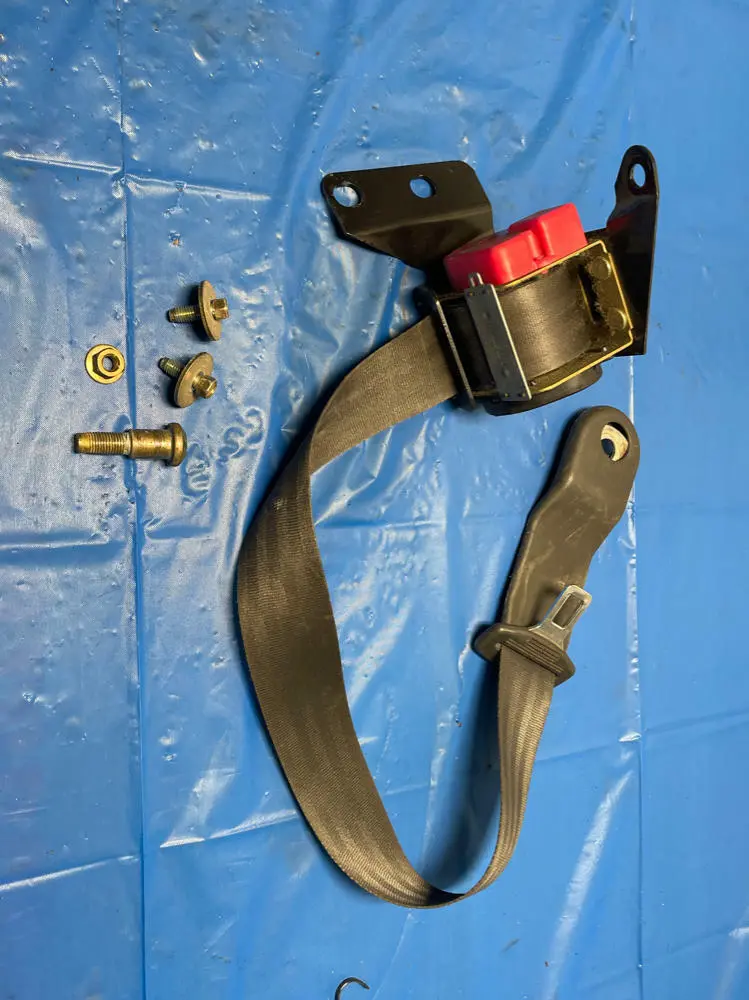 2003-04 Ford Mustang Svt Cobra Front Driver Lh Seatbelt 186 1