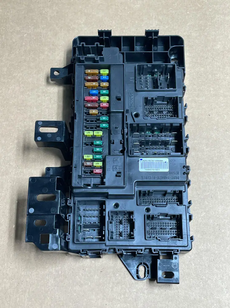 2018-23 Ford Mustang Body Control Module 10R80 Np 1