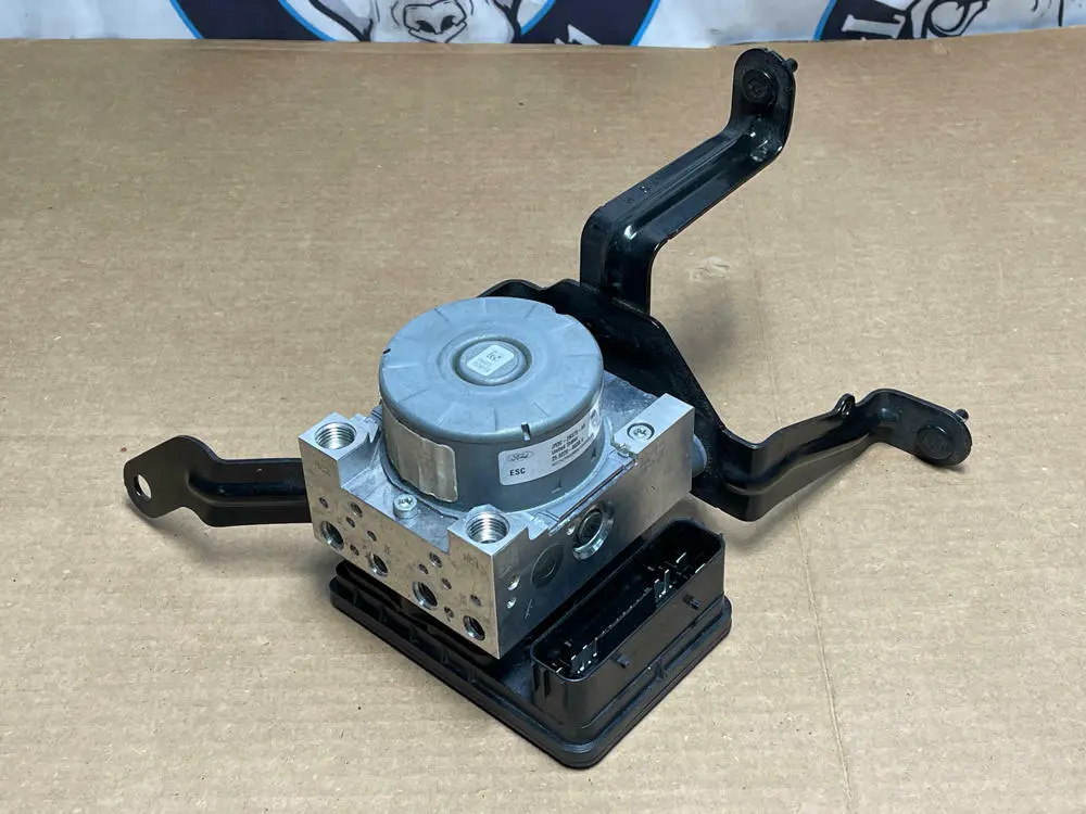 2018-23 Ford Mustang Abs Module 195 1