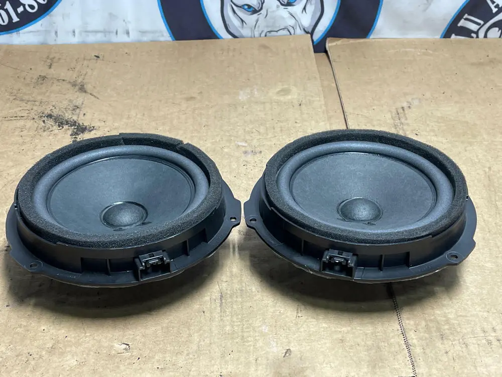 2018-23 Ford Mustang Gt Door Speakers Pair 193 1