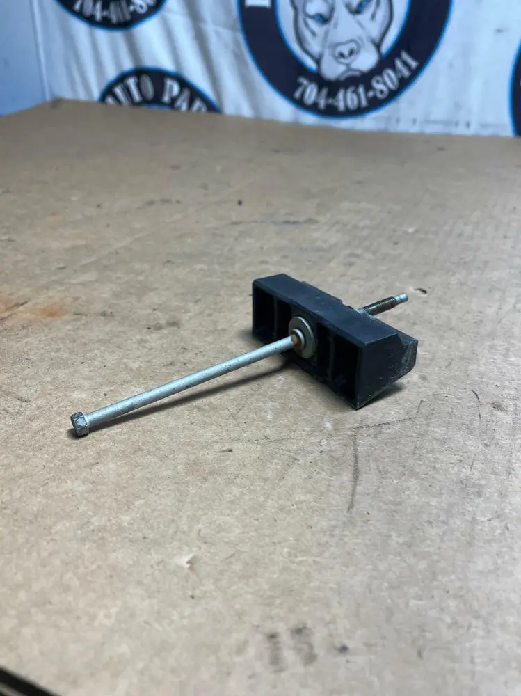 2015-17 Ford Mustang Gt Battery Hold Down W/ Bolt 193 1