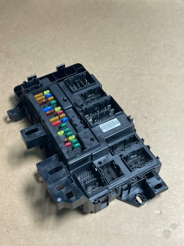 2018-23 Ford Mustang Gt Body Control Module/Fusebox 206 1