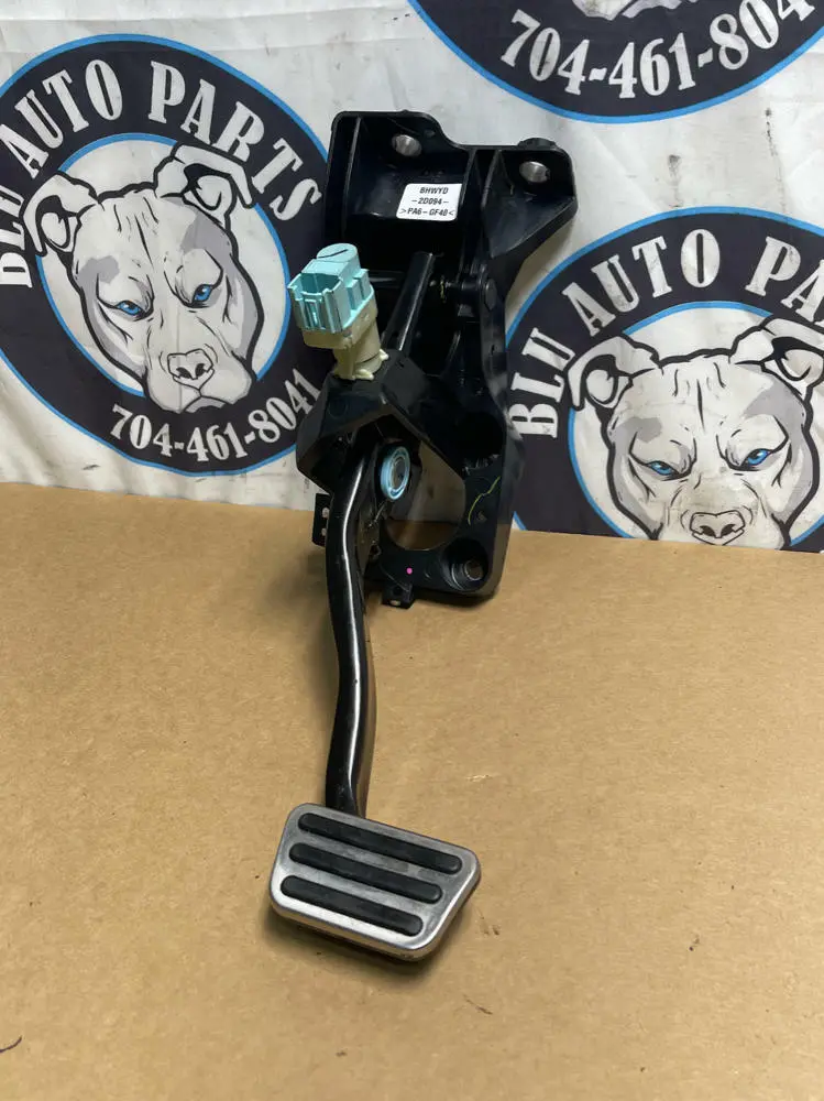 2018-23 Ford Mustang Gt Brake Pedal Assembly Box 206 1