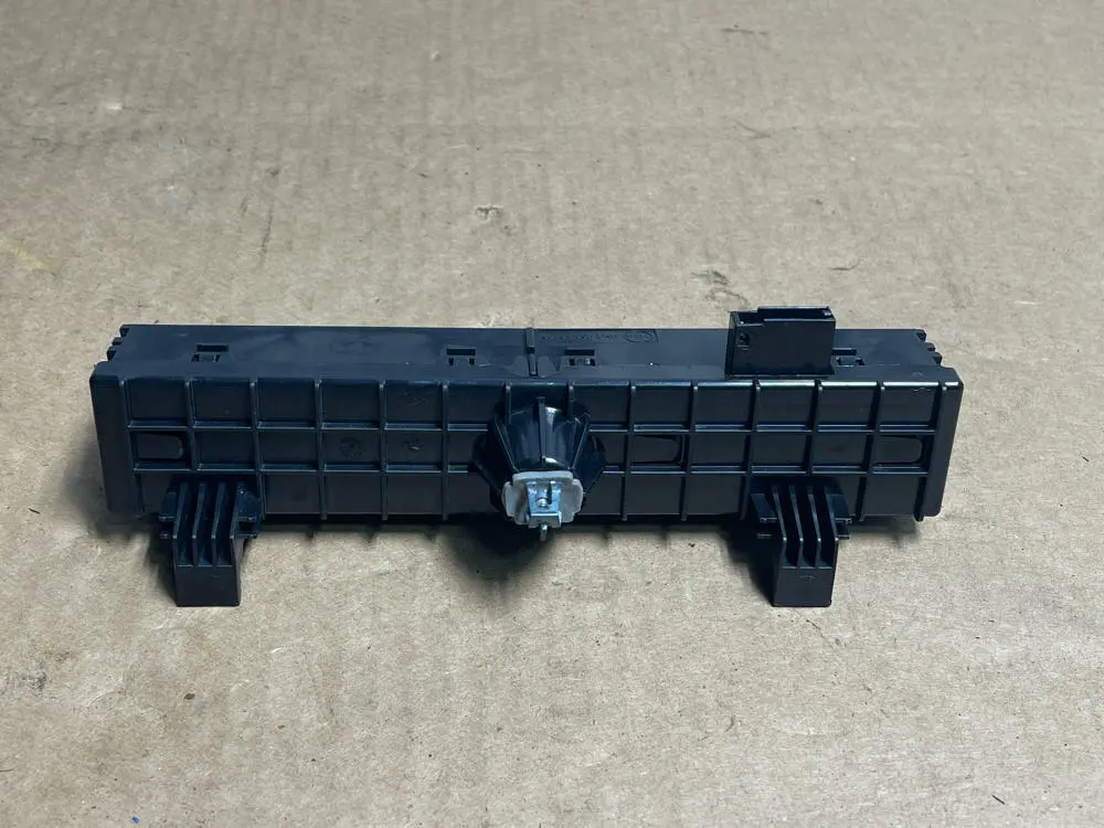 2015-17 Ford Mustang Smart Key Antenna Module 210 1