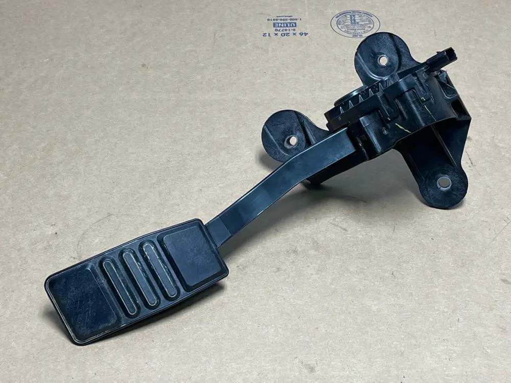 2018-23 Ford Mustang Gas Pedal Assembly 204 1