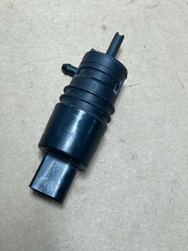 2018-23 Ford Mustang Wiper Fluid Reservoir Motor 204 1
