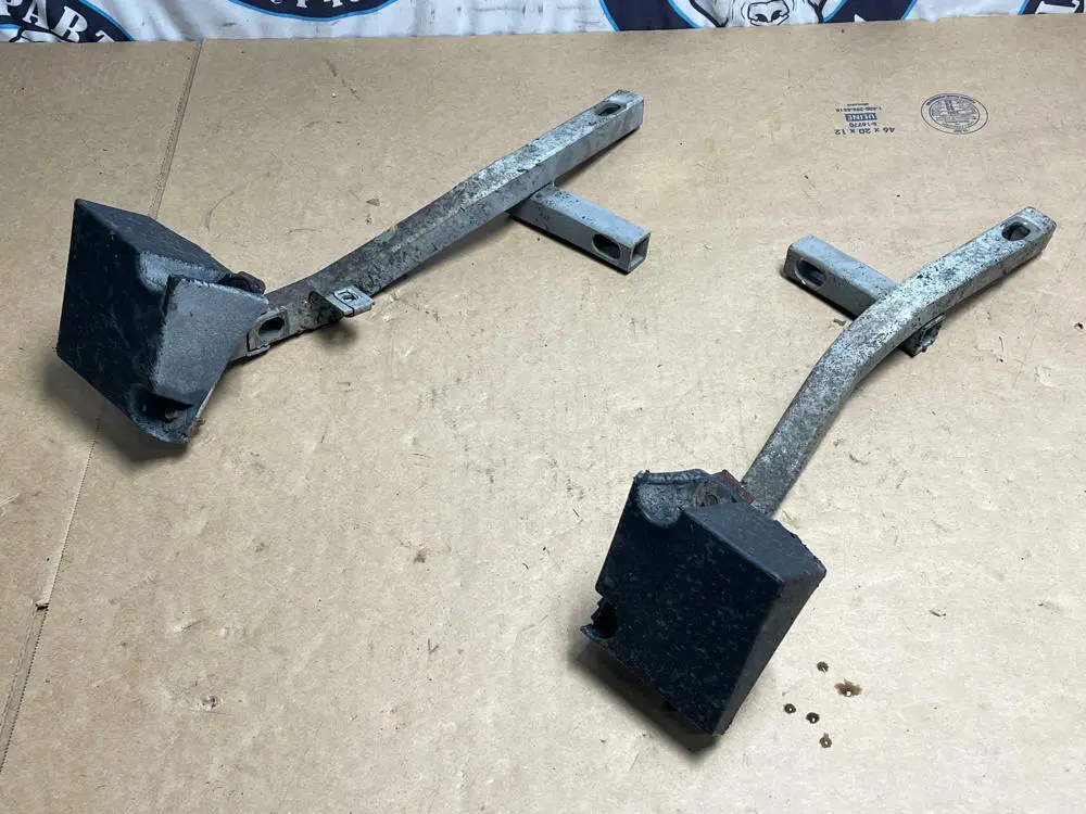 2003-04 Ford Mustang Svt Cobra Rear Crash Bar Brackets Pair Ba 1