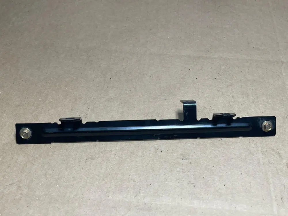 2003-04 Ford Mustang Svt Cobra Rear Driver Lh Upper Seat Mount 220 1