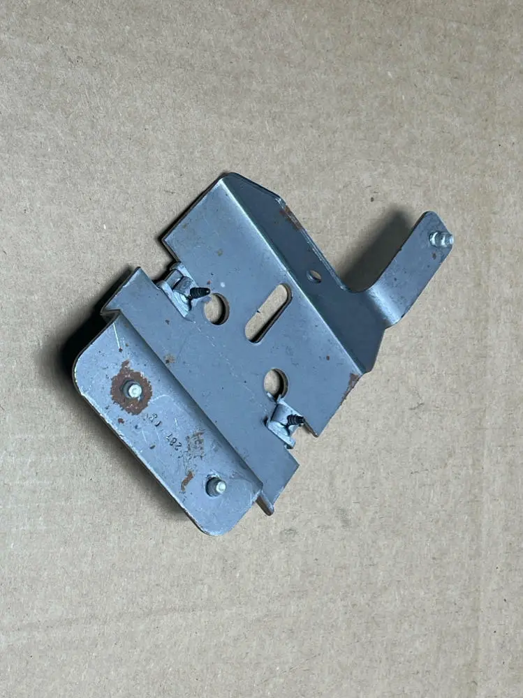 2003-04 Ford Mustang Svt Cobra Center Console Bracket 220 1