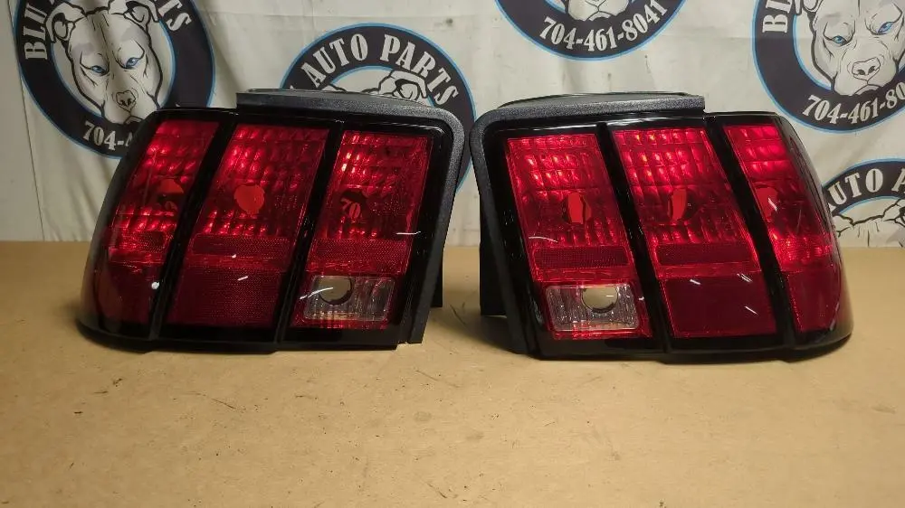 2003-04 Ford Mustang Svt Cobra Oem Tail Lights 220 1