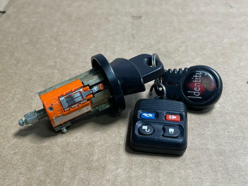 2003-04 Ford Mustang Svt Cobra Ignition, Key & Key Fob 220 1