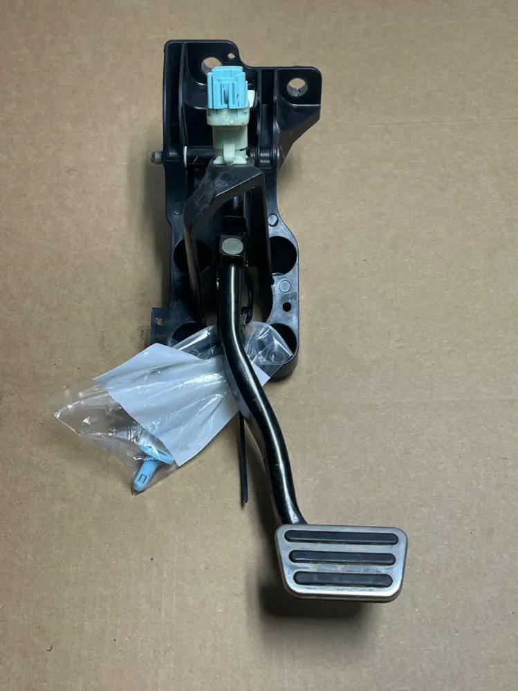 2018-23 Ford Mustang Brake Pedal Box- Out Of 10R80 Car 217 1