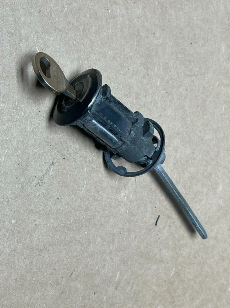 1987-93 Ford Mustang Gt Hatchback Locking Cylinder 201 1