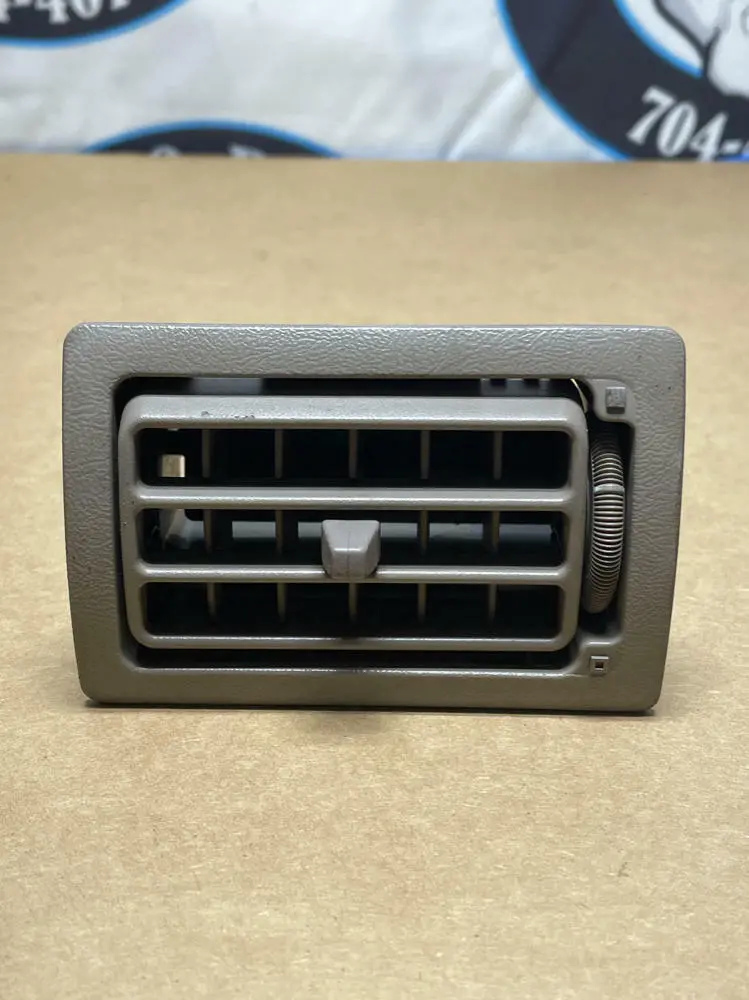 1987-93 Ford Mustang Gt Passenger Rh Dash Hvac Vent- Opal Grey 201 1