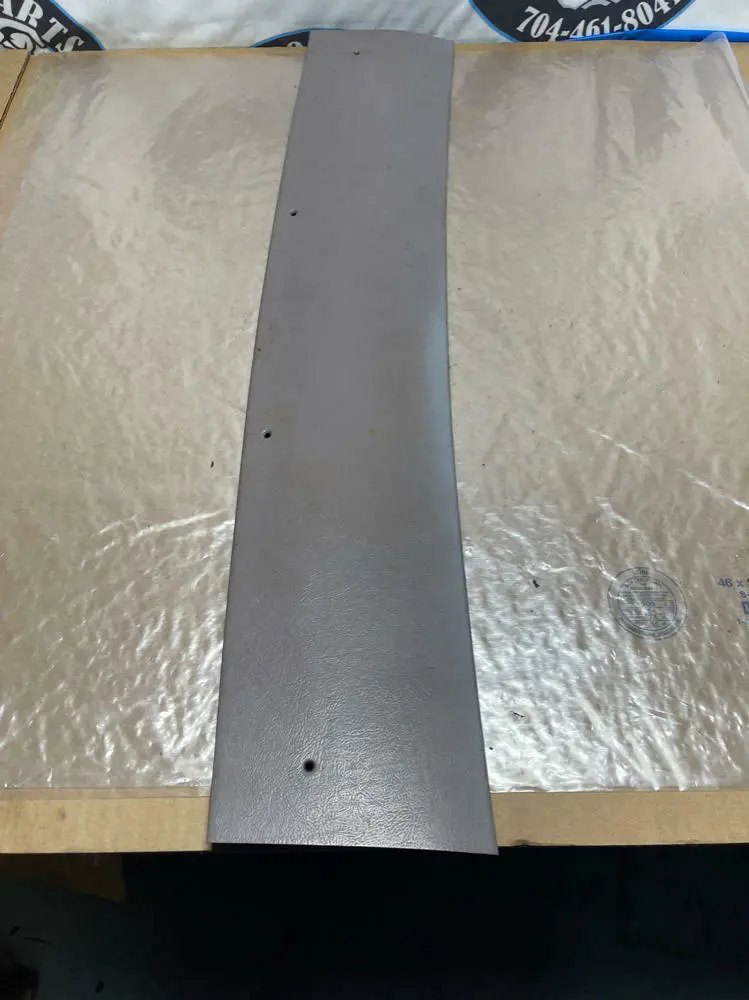 1987-93 Ford Mustang Gt Rear Hatch Center Trim Piece 201 1