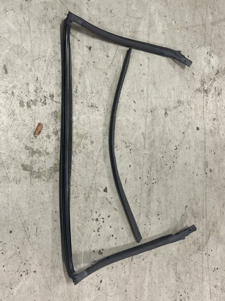 2003-04 Ford Mustang Svt Cobra Driver Door Weather Stripping Convertible 208 1