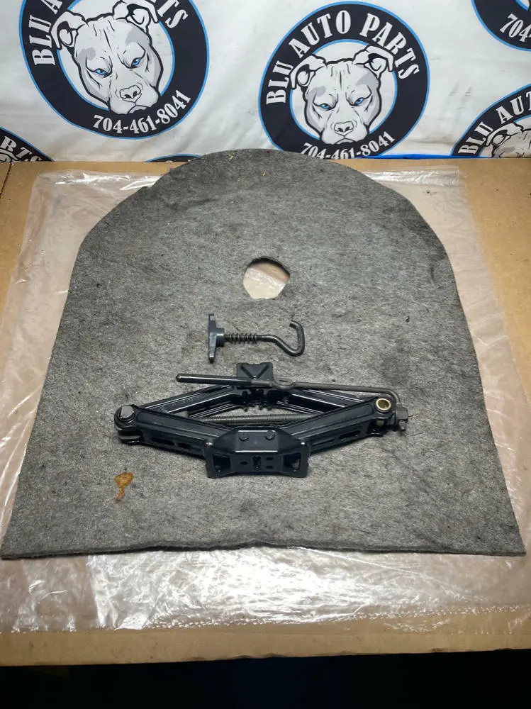 2003-04 Ford Mustang Svt Cobra Spare Tire Tool Kit 208 1