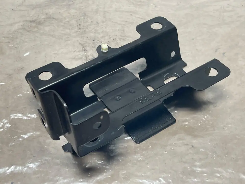 2003-04 Ford Mustang Svt Cobra Pump Mount Bracket- For Convertible 208 1