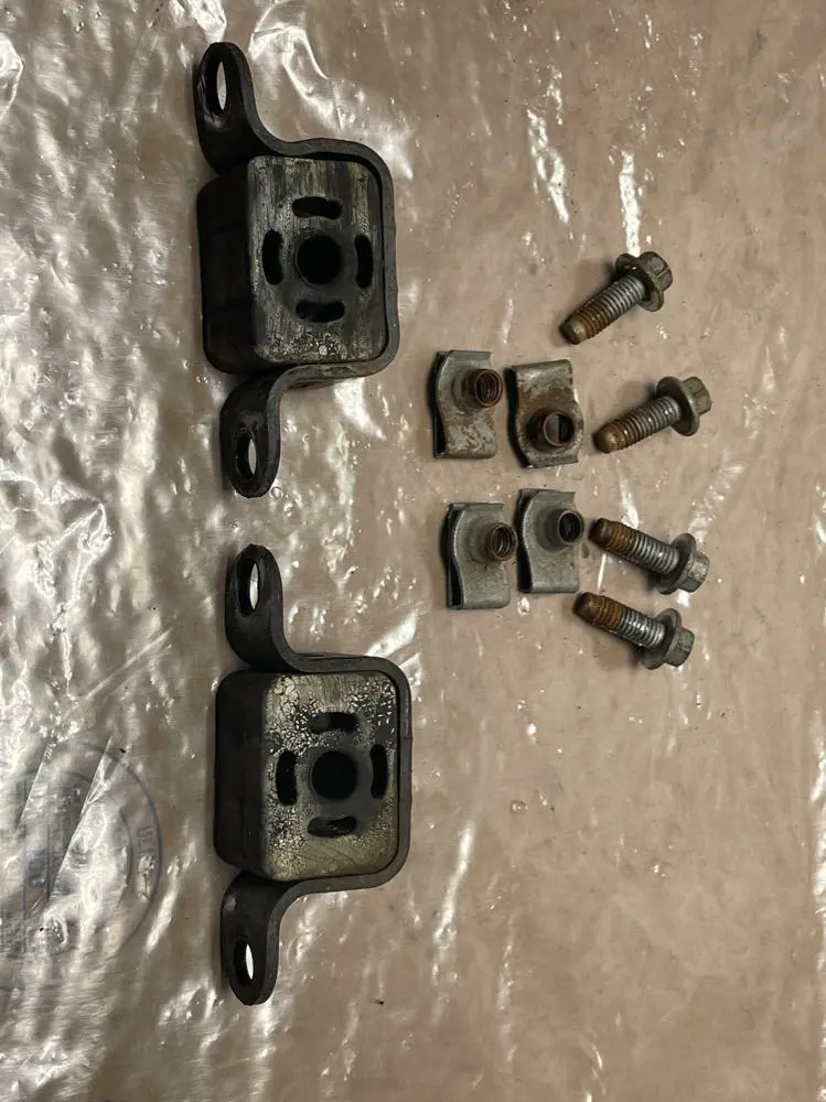 2003-04 Ford Mustang Svt Cobra Rear Exhaust Hanger Brackets 208 1