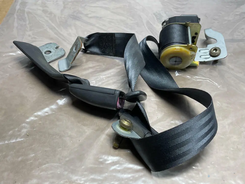 2003-04 Ford Mustang Svt Cobra Coupe Rear Seat Belt Driver Lh W/ Buckle 228 1