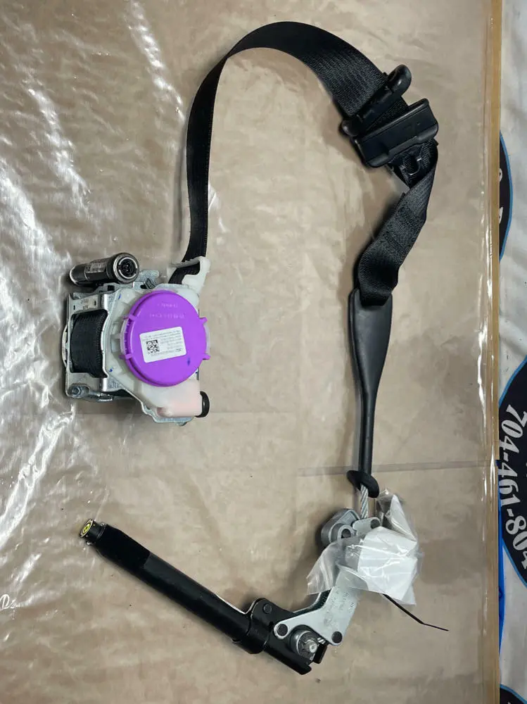 2015-17 Ford Mustang Gt V6 Right Front Seat Belt Assembly 214 1
