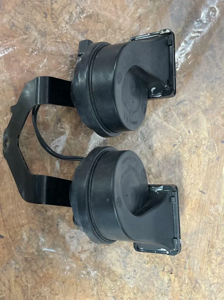 2016-23 Chevrolet Camaro Ss Oem Exterior Horns Pair 199 1