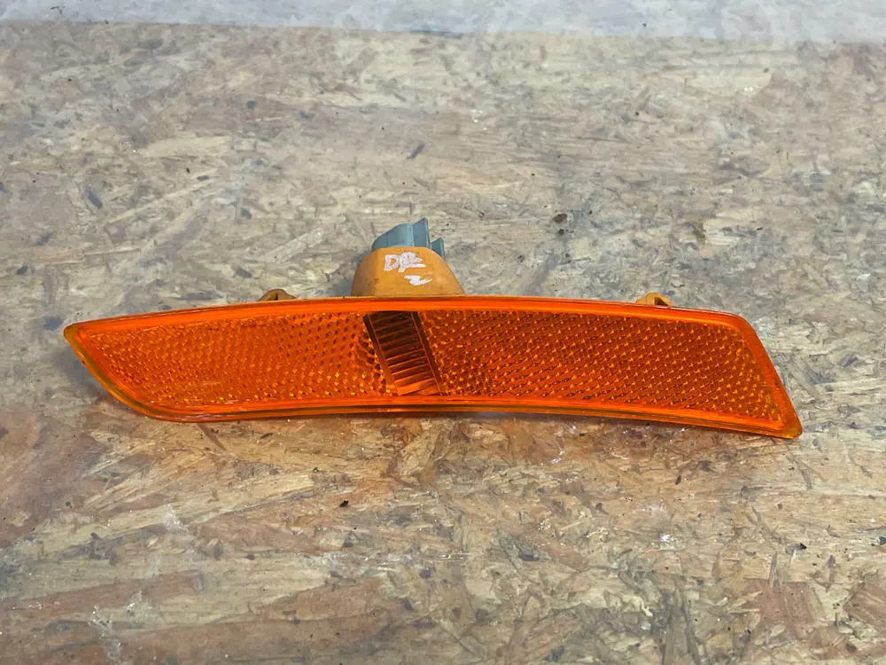 2016-23 Chevrolet Camaro Ss Front Lh Side Marker Reflector- Amber 199 1