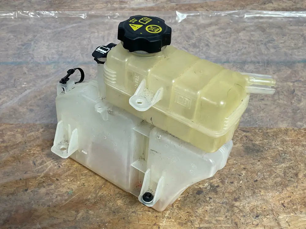 2016-23 Chevrolet Camaro Ss Engine Coolant Reservoir 38K Miles Oem 199 1