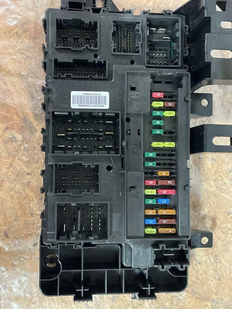 2015-17 Ford Mustang Gt 5.0 S550 6R80 Body Control Module 211 2