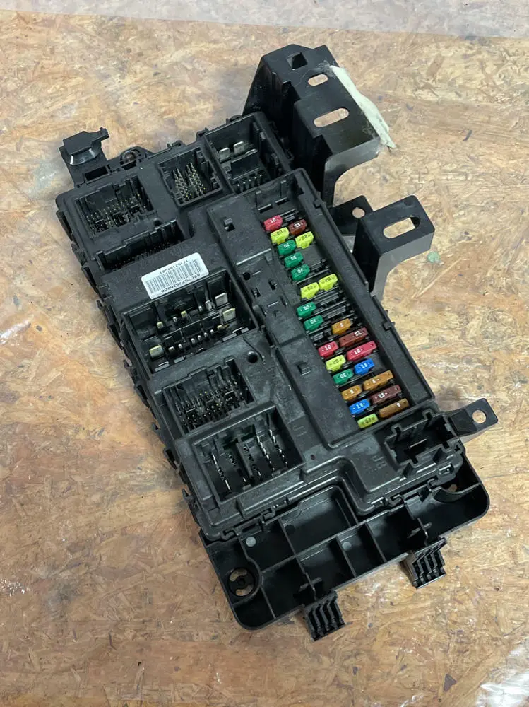 2015-17 Ford Mustang Gt 5.0 S550 6R80 Body Control Module 211 1