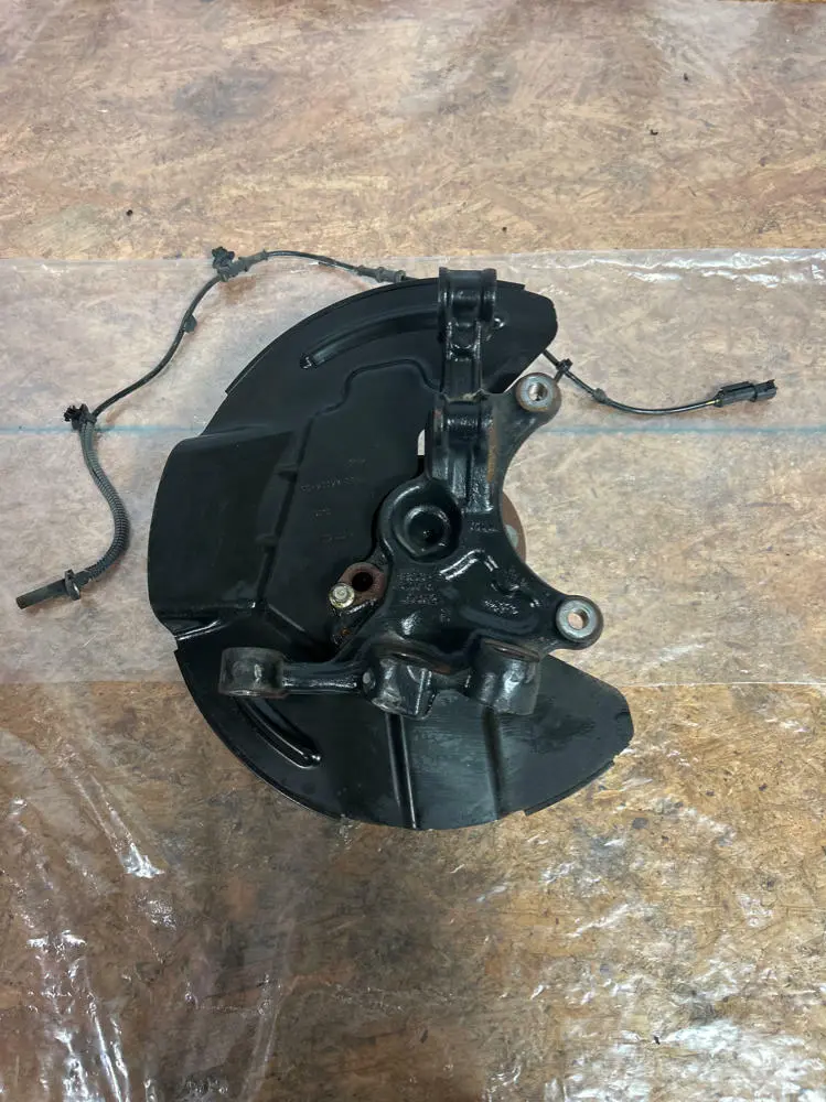 2018-23 Ford Mustang Passenger Rh Spindle 236 1