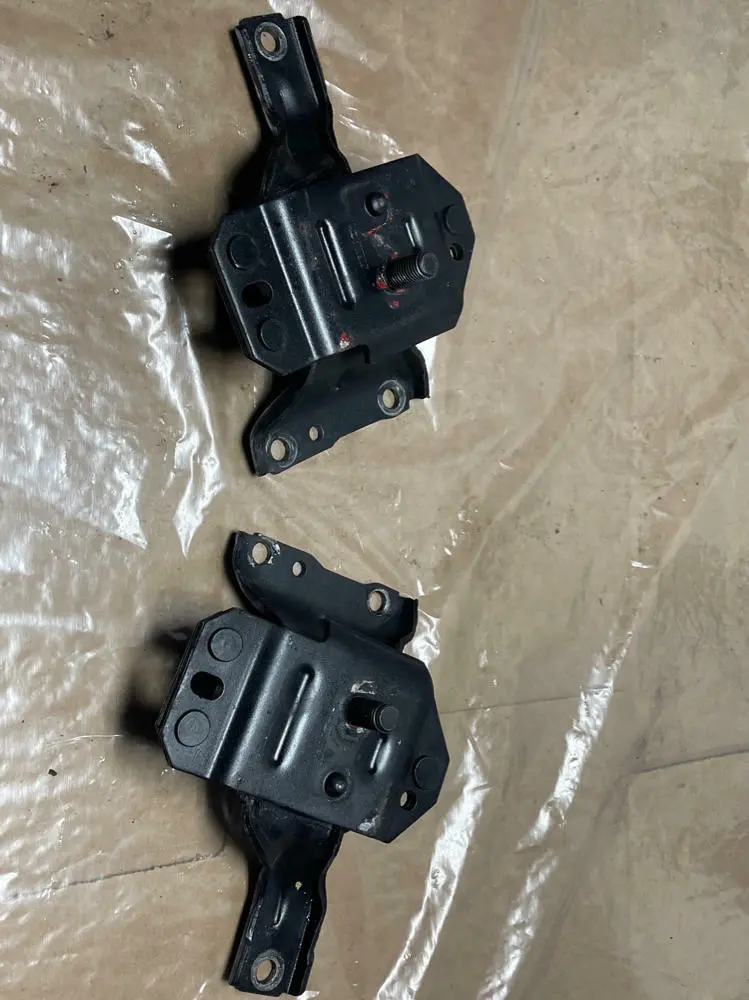 1999-01 Ford Mustang Svt Engine Mounts 4.6 V8 233 1