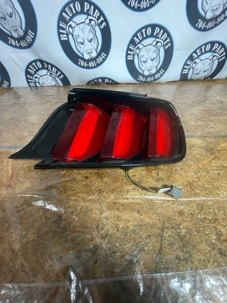 2015-17 Ford Mustang Gt Passenger Rh Rear Taillight 224 1