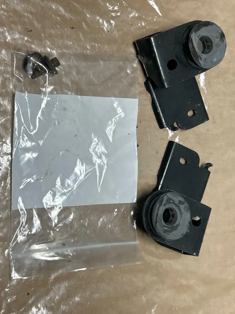 1999-01 Svt Cobra Upper Radiator Brackets 234 1