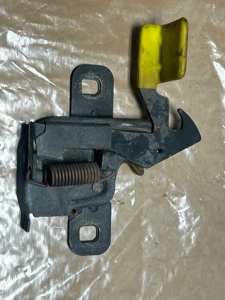 1999-04 Ford Mustang Oem Hood Latch 234 1
