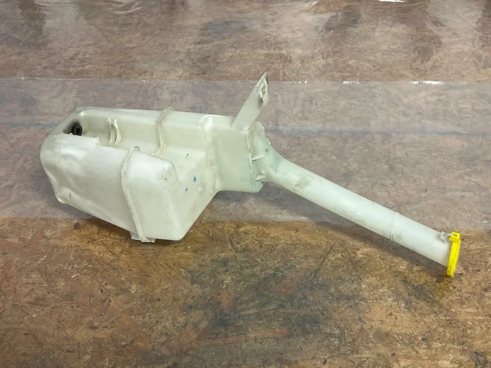 2011-14 Ford Mustang Gt 5.0 Windshield Wiper Reservoir 231 1
