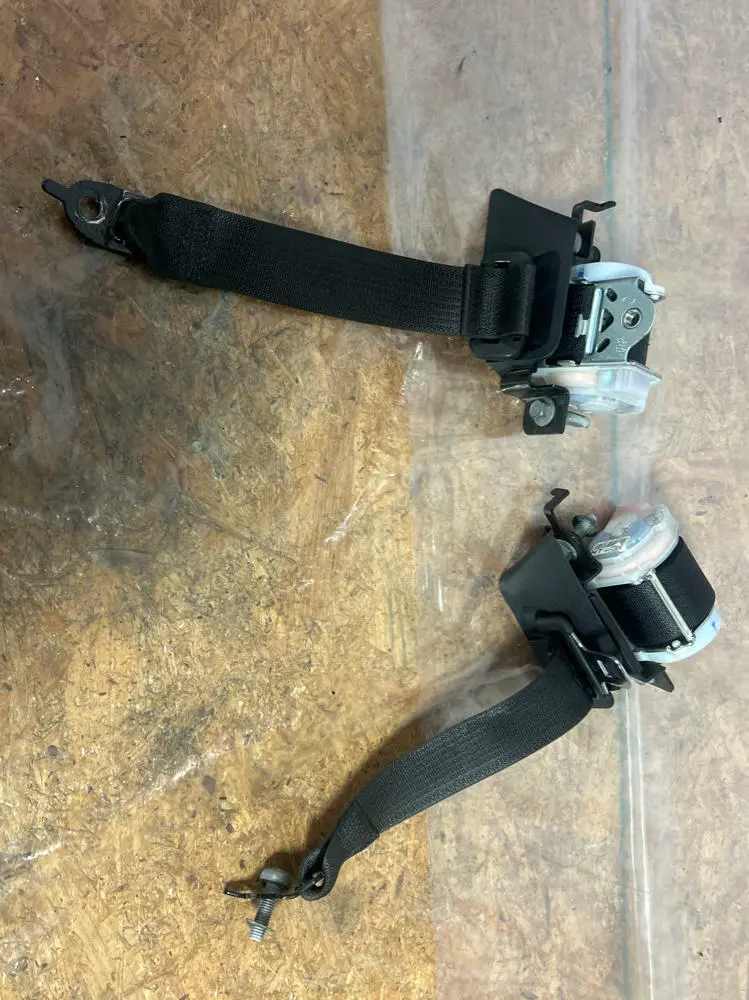 2015-17 Ford Mustang Gt Rear Seat Belt Pair 253 1