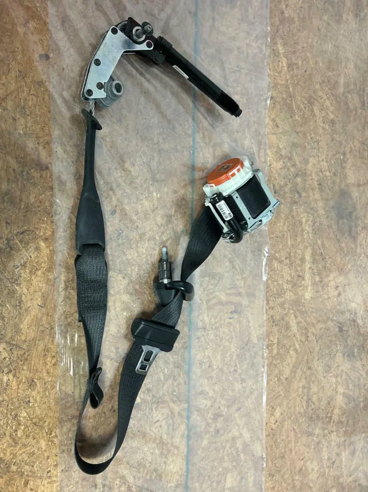 2015-17 Ford Mustang Coupe Front Passenger Rh Seat Belt Assembly 253 1